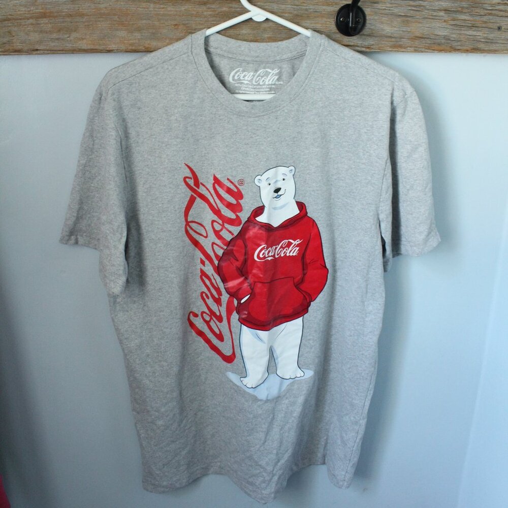 Coca Cola Polar Bear Size M Mens Tshirt Grey